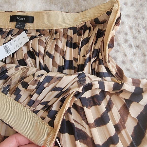 NWT JCrew featherweight silky satin mini skirt in zebra stripe, sz 0 - Picture 4 of 10